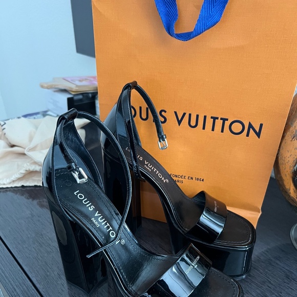 Louis Vuitton Leather sandal - Picture 1 of 5